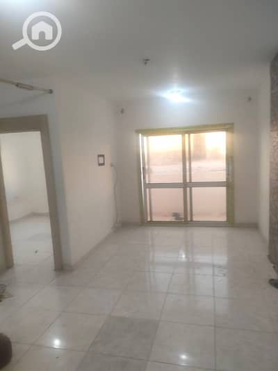 2 Bedroom Flat for Sale in Agami, Alexandria - الهانوفيل بجوار كافتيريا كامننا شارع الجمعيه اسكندريه