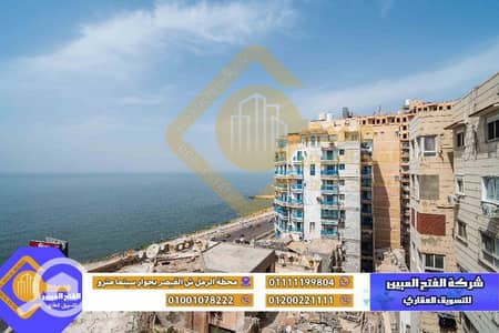 3 Bedroom Flat for Sale in Camp Caesar, Alexandria - كامب شيزار بحر مباشر (شقه للبيع)
