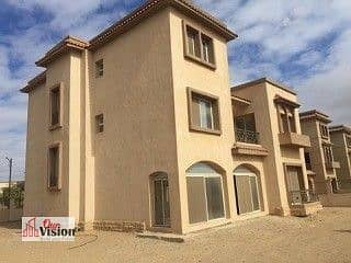 6 Bedroom Villa for Sale in Hadayek October, Giza - فيلا للبيع في ريحانا علي طريق الواحات مباشرة اخر وصلة الدهشور