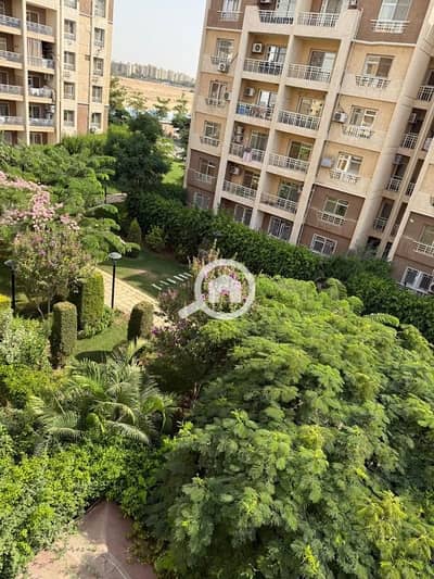 2 Bedroom Apartment for Sale in Madinaty, Cairo - شقه ٨٢م للبيع بمدينتي تشطيب خاص فيو جاردن بسعر مناسب