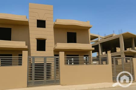 8 Bedroom Villa for Sale in 6th of October, Giza - فيلا فاخرة للبيع في كمبوند المخابرات – بالم فيلا، أكتوبر