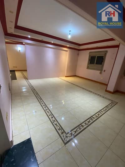 2 Bedroom Apartment for Sale in Gesr Al Suez, Cairo - شقه 190م للتمليك شارع الشرطة من العزيز بالله بالقرب من جسر السويس