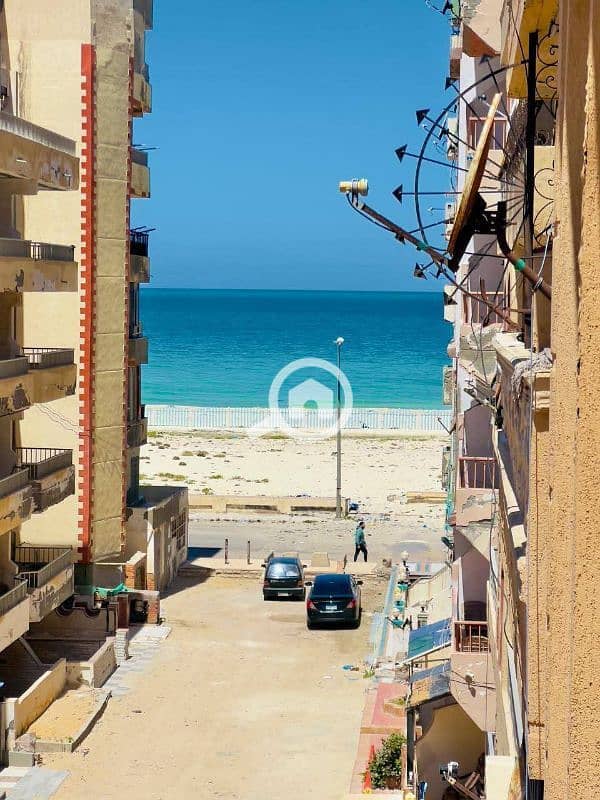 شقه فى اسكندرية شاطئ النخيل رابع عمارة للبحر (٣غرف/٢حمام)بجوار الأسواف