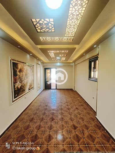 2 Bedroom Flat for Sale in Nakheel, Alexandria - شقه فى شاطئ النخيل ثامن عمارة للبحر بسعر لؤطة مسجلة كاملة المرافق