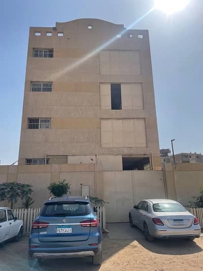 Industrial for Sale in Obour City, Cairo - مخزن فى العبور ٥٠٠م ، مبنى على صافى ٢٥٠م / ٤ أدوار / مكان مميز