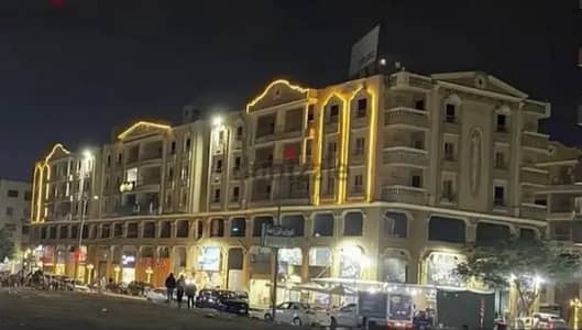 محلات تجارية  للايجار في العاشر من رمضان، الشرقية - فرصة محل دورين مشطب ومرخص تجارى للايجار بمول الهاشمية مبنى ( أ )