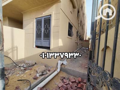 شقة 3 غرف نوم للبيع في مدينة الشروق، القاهرة - شقة للبيع ارضي في المنطقة الثامنة عمارات واجهة ١٦٥ مع حديقة ومدخل خاص