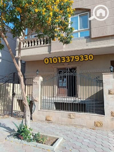 2 Bedroom Apartment for Sale in Shorouk City, Cairo - شقة للبيع أرضي + حديقة + مدخل خاص المنطقة السابعة عمارات فرصة جداا