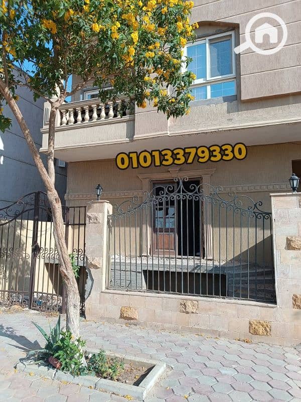 شقة للبيع أرضي + حديقة + مدخل خاص المنطقة السابعة عمارات فرصة جداا