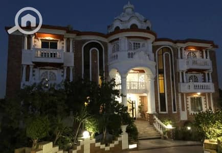 9 Bedroom Villa for Sale in Badrasheen, Giza - قصر فاخر للبيع على النيل مباشرة بالبدرشين جيزة ب أمكانية مرسى خاص