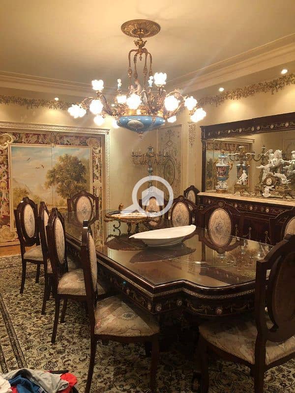 شقة للبيع 600م بحر مباشر( عمارة النحاس)وجراج سيارتين