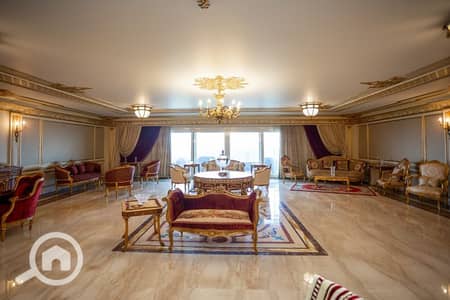 3 Bedroom Flat for Sale in San Stefano, Alexandria - شقة للبيع 600 متر سان ستيفانو على البحر مباشرة برج النحاس