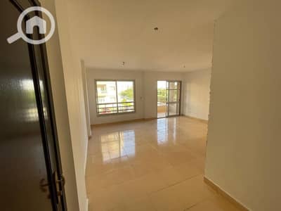 2 Bedroom Flat for Sale in Madinaty, Cairo - شقه للبيع فى مدينتى B6