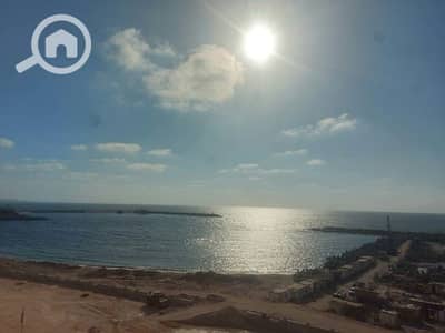 2 Bedroom Apartment for Sale in Sidi Beshr, Alexandria - شقة للبيع على البحر مباشرة بشاطئ السرايا فرصة للسكن او الاستثمار