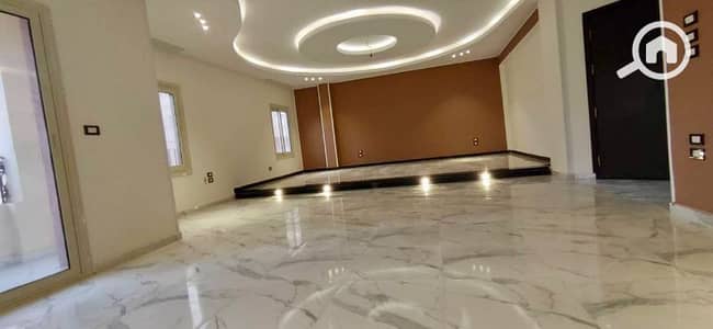 3 Bedroom Flat for Rent in New Cairo, Cairo - شقة للايجار ب جنوب اكاديميه بالمطبخ تشطيب سوبر لوكس