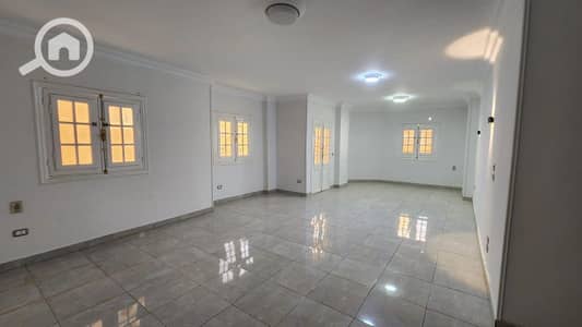 3 Bedroom Flat for Rent in New Cairo, Cairo - شقة للايجار تصلح سكنى او ادارى بالمطبخ والتكيفات ب البنفسج عمارات