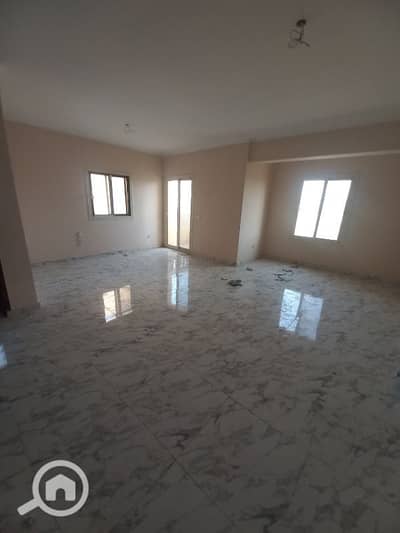 3 Bedroom Apartment for Rent in New Cairo, Cairo - شقة للايجار بسعر خيالى بفيلات الدفاع الوطنى تشطيب سوبر لوكس