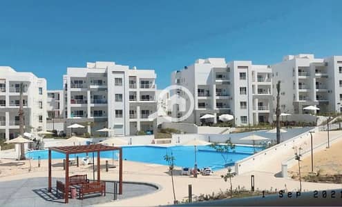 2 Bedroom Chalet for Rent in North Coast, Matruh - قريه امواج شاليه ٢نوم علي حمام السباحه المرحله الفندقية AmWaJ