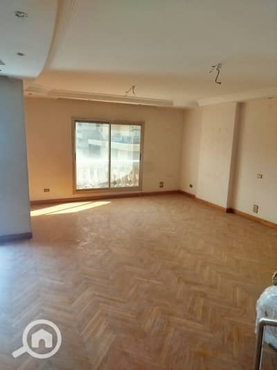 3 Bedroom Flat for Sale in Heliopolis, Cairo - شقه للبيع في أرقي موقع مصر الجديده من الثورة