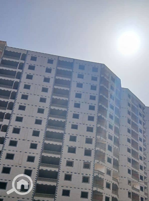 شقة للبيع بشارع شارع رئيسي بفيصل عرض الشارع 40 متر برج فخم واسانسير