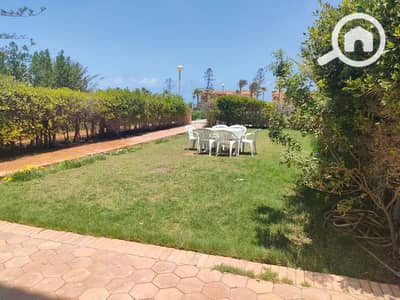 2 Bedroom Chalet for Rent in North Coast, Matruh - شاليه للايجار في مارينا 1 غرفتين مكيفين ارضي بجينه تاني صف بحر