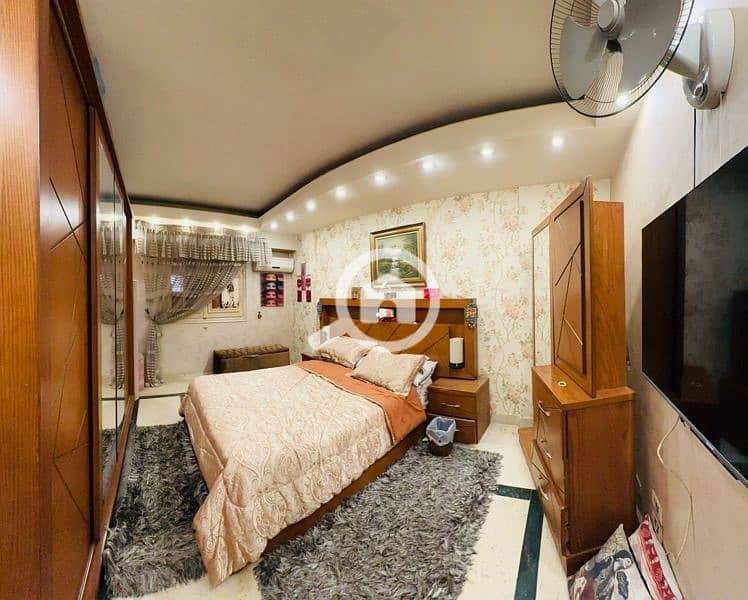 شقه للبيع في المقطم في شارع 9 الرئيسي تصلح سكني او اداري موقع مميز175م