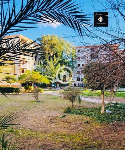 2 Bedroom Flat for Sale in Sheikh Zayed, Giza - Apartment for sale with special finishing in neighborhood 11, elevated ground floor, prime location.