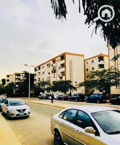 فلیٹ 2 غرفة نوم للبيع في الشيخ زايد، الجيزة - شقه للبيع تشطيب مميز بالحي ١١ ارضي مرتفع موقع مميز