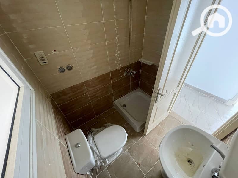 8 e4ddd296-9c18-4706-b84d-3ce61deba8e8. jpg