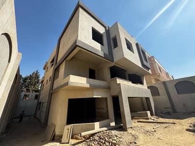 7 Bedroom Villa for Sale in 6th of October, Giza - فيلا فى كومباوند Spring Valley بأكتوبر على الطوب الأحمر (ممنوع الفصال)