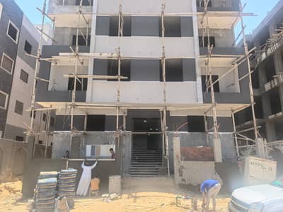 Residential Land for Sale in New Cairo, Cairo - عماره باللوتس الجديده على شارع النوادي مباشره امام كومباوند ازار