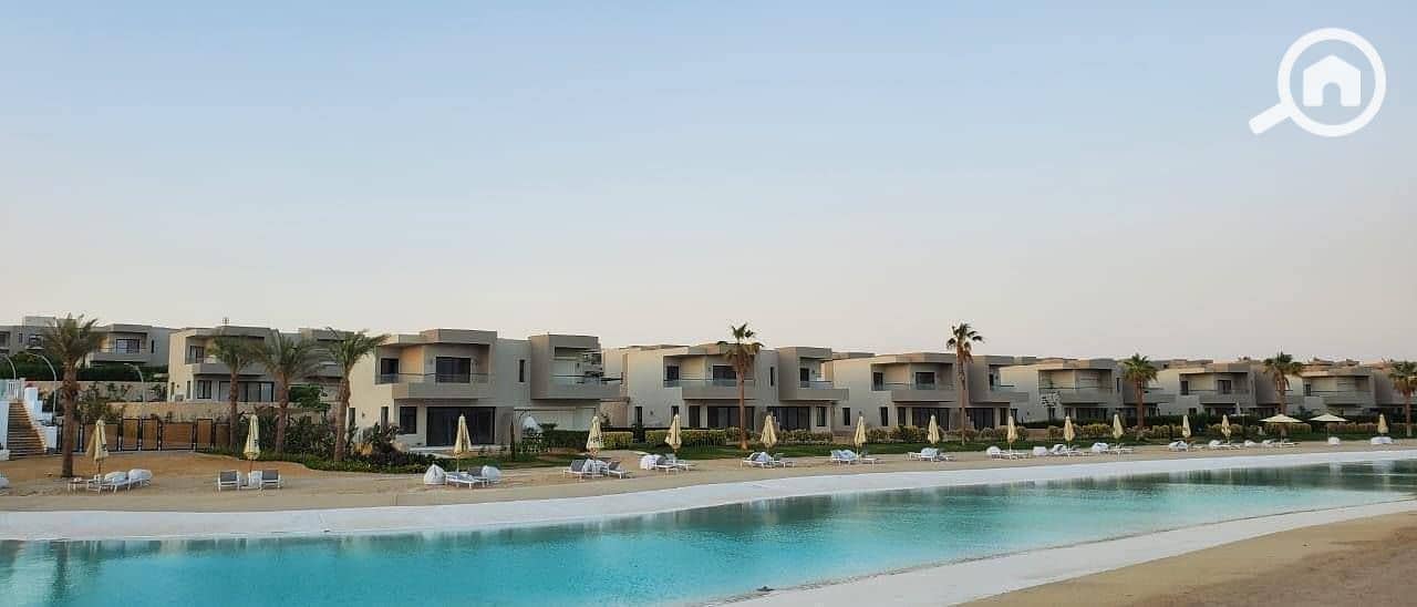 توين هاوس للبيع فى ازها العين السخنه متشطب بالتكييفات