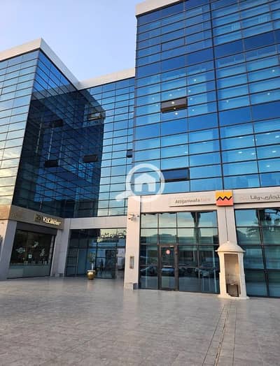 محلات تجارية  للبيع في القاهرة الجديدة، القاهرة - للبيع مكتب ادارى فى التجمع الخامس امام الجامعه الامريكيه TOP 90
