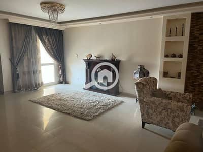 3 Bedroom Apartment for Sale in New Cairo, Cairo - شقه للبيع في الرحاب 2 موقع مميز جدا