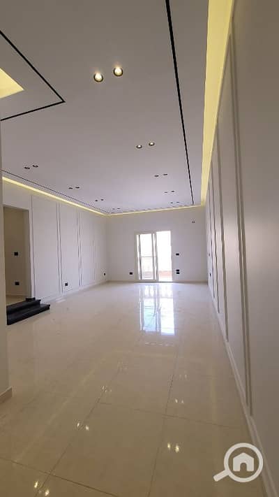 3 Bedroom Apartment for Sale in New Cairo, Cairo - شقه للبيع في اللوتس الجنوبيه متشطبه