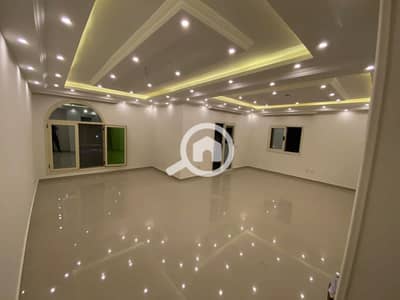 3 Bedroom Apartment for Rent in New Cairo, Cairo - شقه للايجار في البنفسج فيلات علي الشارع الرئيسي مباشر