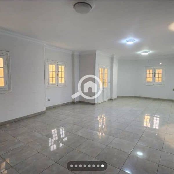 شقه للايجار في البنفسج بالمطبخ والتكيفات