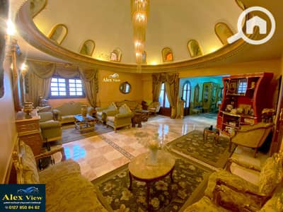 فلیٹ 4 غرف نوم للبيع في ميامي، الإسكندرية - للبيع شقه مرخصه 350م في ميامي بحري في العيسوي خطوات للبحر