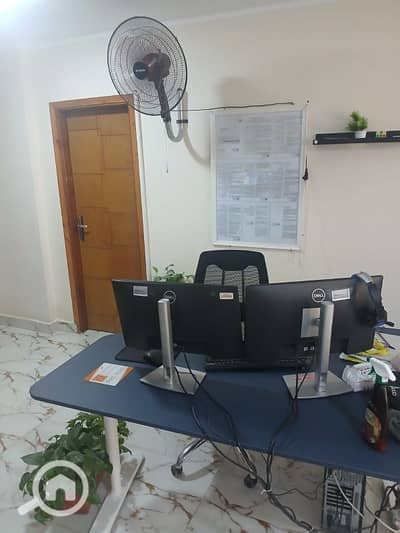 مکتب  للايجار في 6 أكتوبر، الجيزة - An office for rent at an attractive price near El Hosary in October