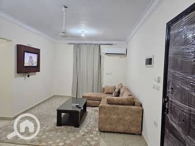 3 Bedroom Flat for Sale in Hurghada, Red Sea - شقة 3 غرف كبيرة116 م و 2 حمام بجوار جميع الخدمات المطلوبه للعائلات