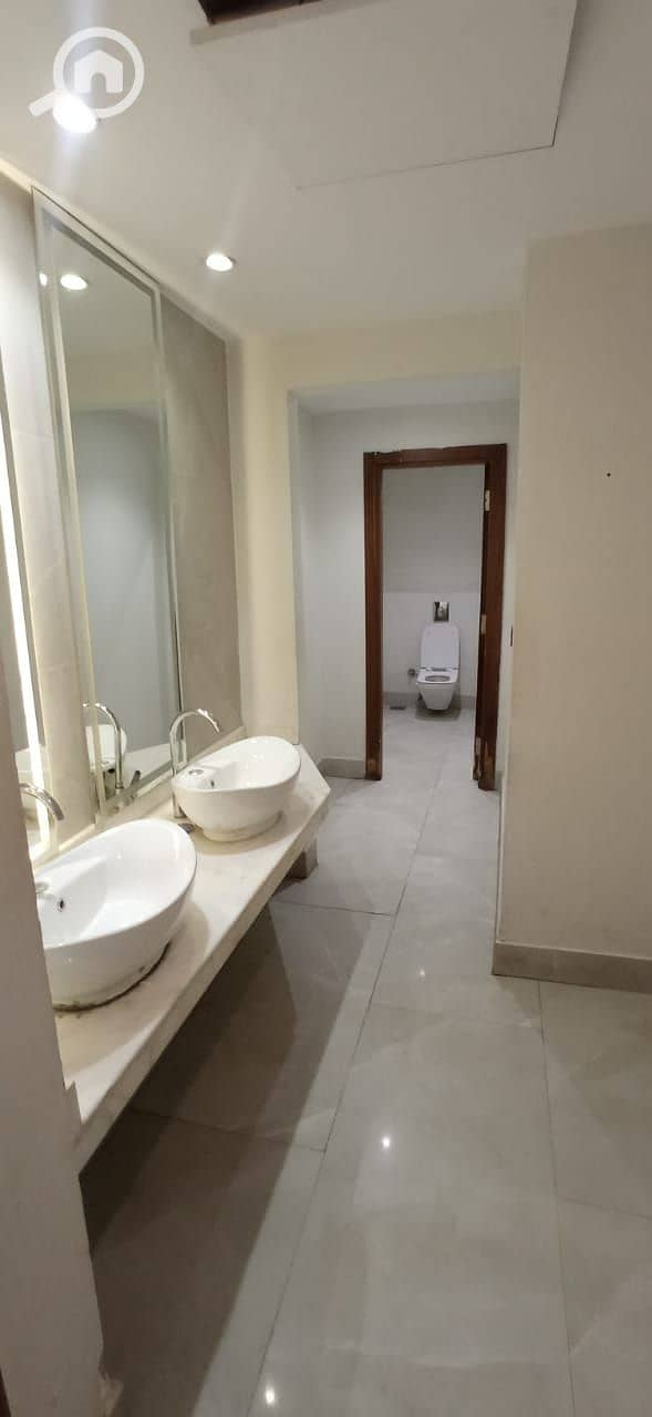 11 e335aef9-aadc-4f21-89f0-7f4879141ea8. jpg