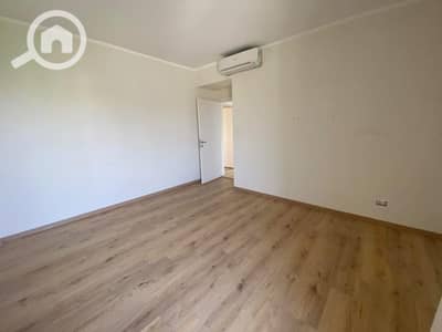 3 Bedroom Flat for Sale in 6th of October, Giza - 2af0123a-3cbb-49a2-917d-e0548d6a8924. jpg
