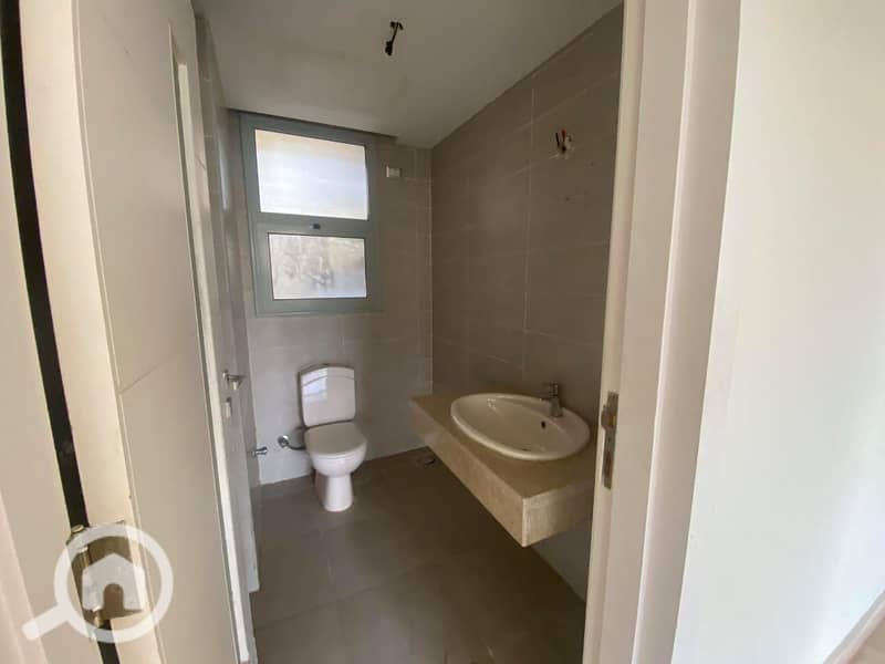 2 5a2bd502-678d-41f1-a836-288dac1c929f. jpg