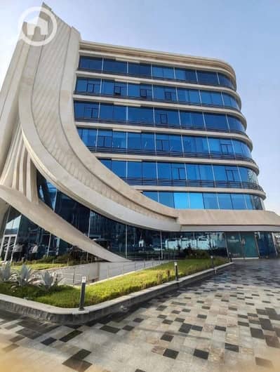 Office for Rent in New Cairo, Cairo - مكتب130م مبنىccc بمجمع البنوك - التجمع الخامس يطل علي المستشفي الجوي