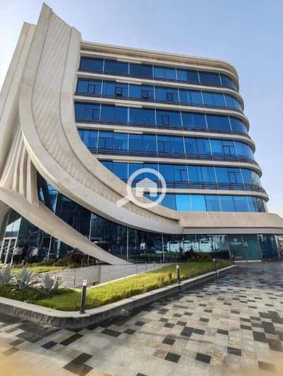 Office for Rent in New Cairo, Cairo - مكتب مفروش مبنىccc بمجمع البنوك - التجمع الخامس يطل علي المستشفي الجوي