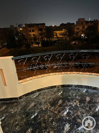 3 Bedroom Apartment for Rent in New Cairo, Cairo - شقة225م فيو جاردن سوبر لوكس بالبنفسج 7 فيلات