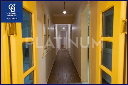 شقة 4 غرف نوم للايجار في سابا باشا، الإسكندرية - IMG_0017. JPG