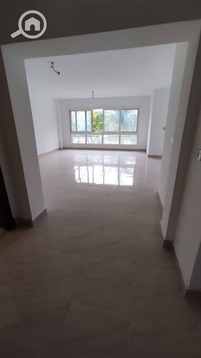 4 Bedroom Flat for Sale in Madinaty, Cairo - شقة 200م للبيع في مدينتي في الB12 ڤيو وايد جاردن