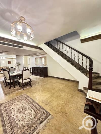 5 Bedroom Duplex for Sale in New Cairo, Cairo - دوبلكس للبيع نصف مفروش استلام فوري في التجمع الخامس
