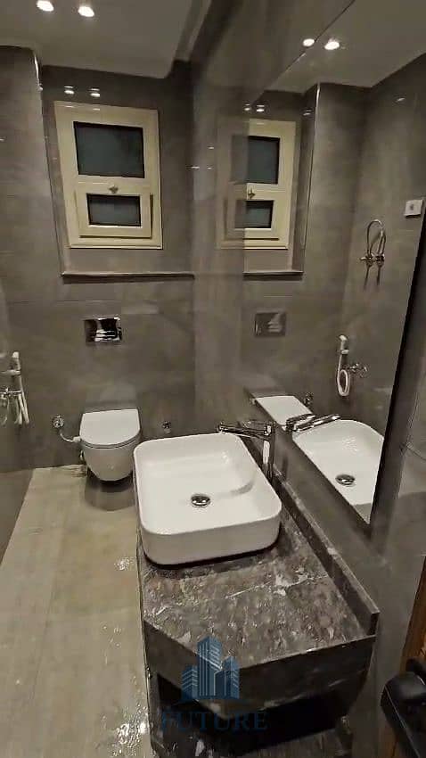 10 WhatsApp Video 2025-08-17 at 21.13. 42_d0d9defd. mp4_20250817_215857.063. jpg